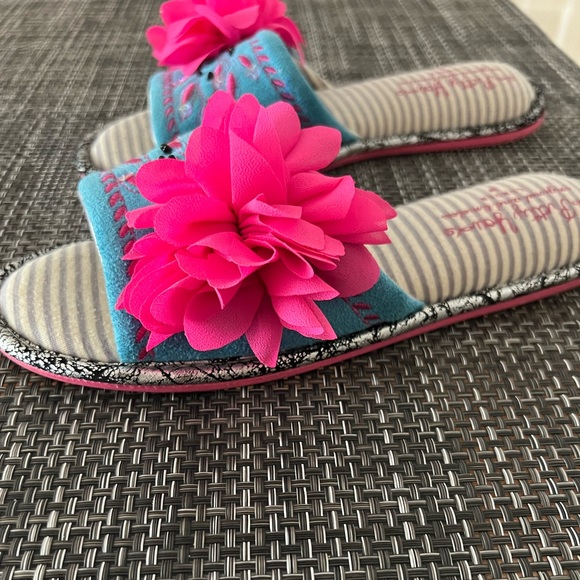 Pretty You London 🌸 Slippers 🌸 - Picture 2 of 5